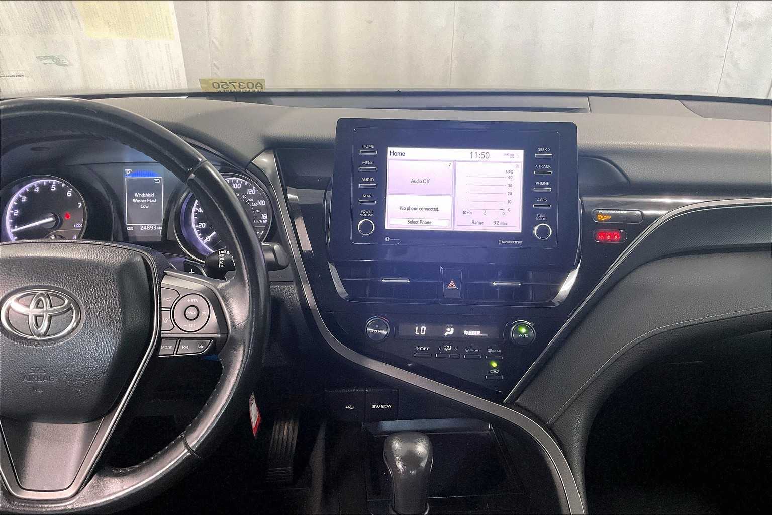 2021 Toyota Camry SE - Photo 18
