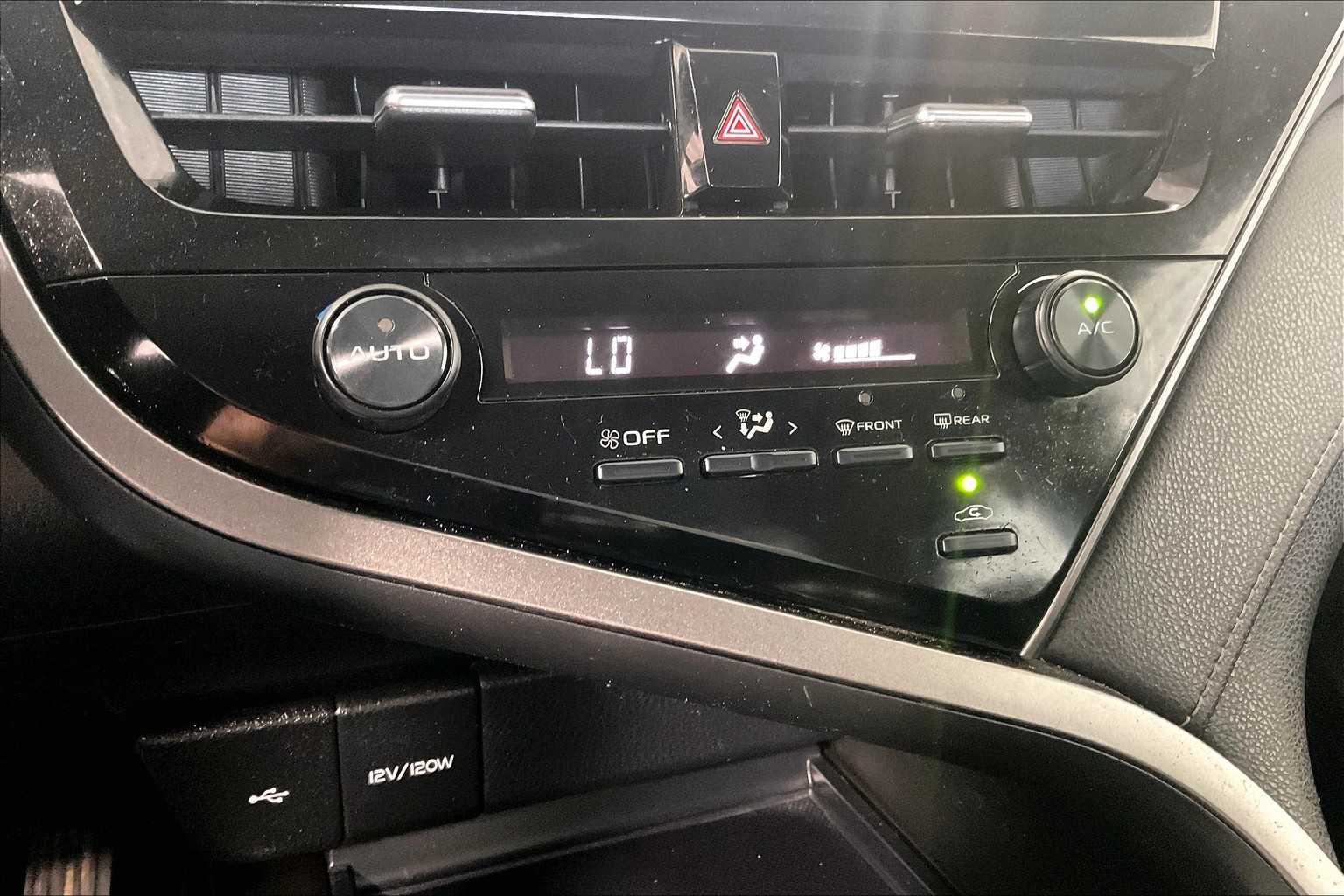 2021 Toyota Camry SE - Photo 25