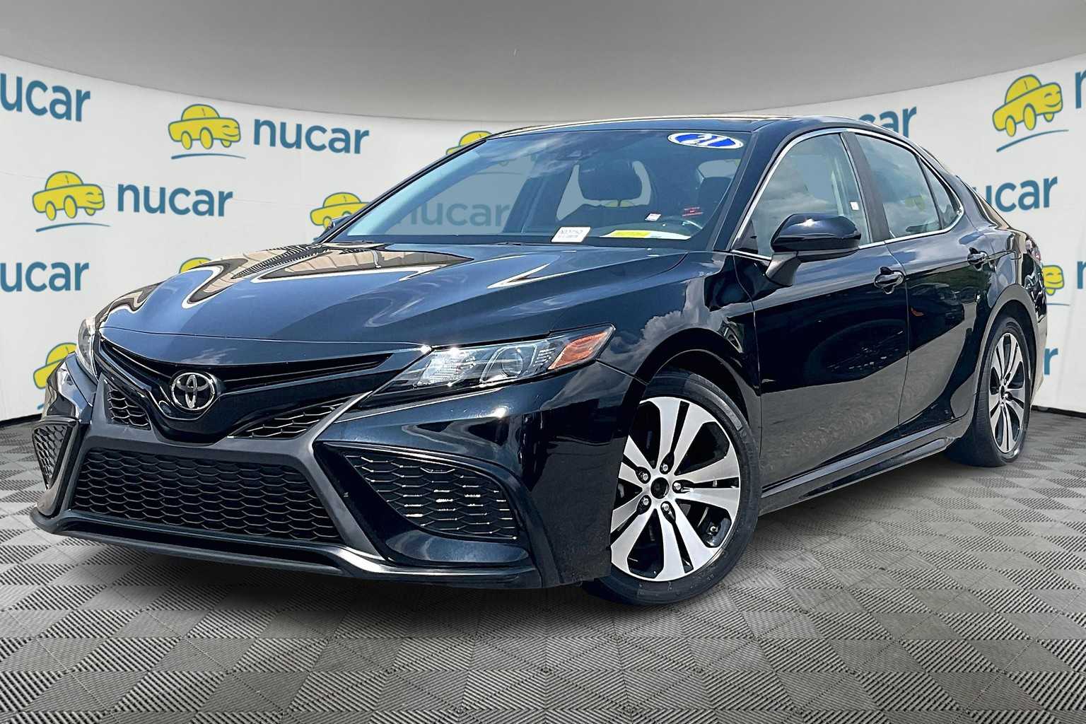 2021 Toyota Camry SE - Photo 3