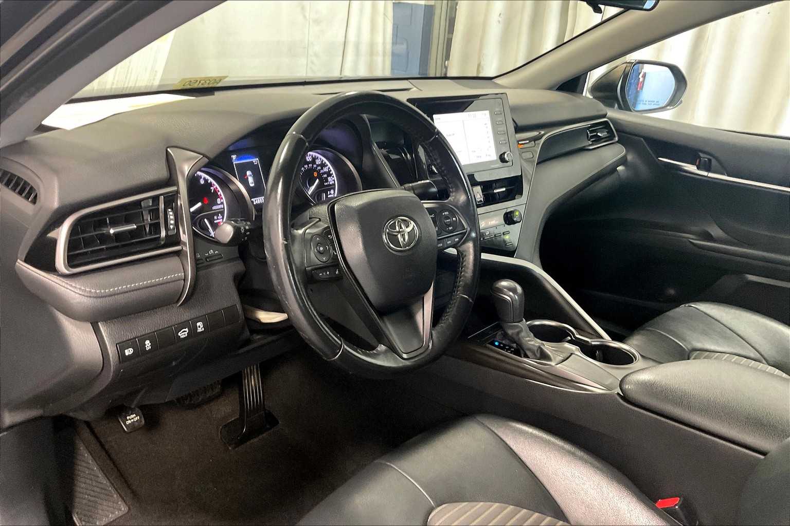 2021 Toyota Camry SE - Photo 8