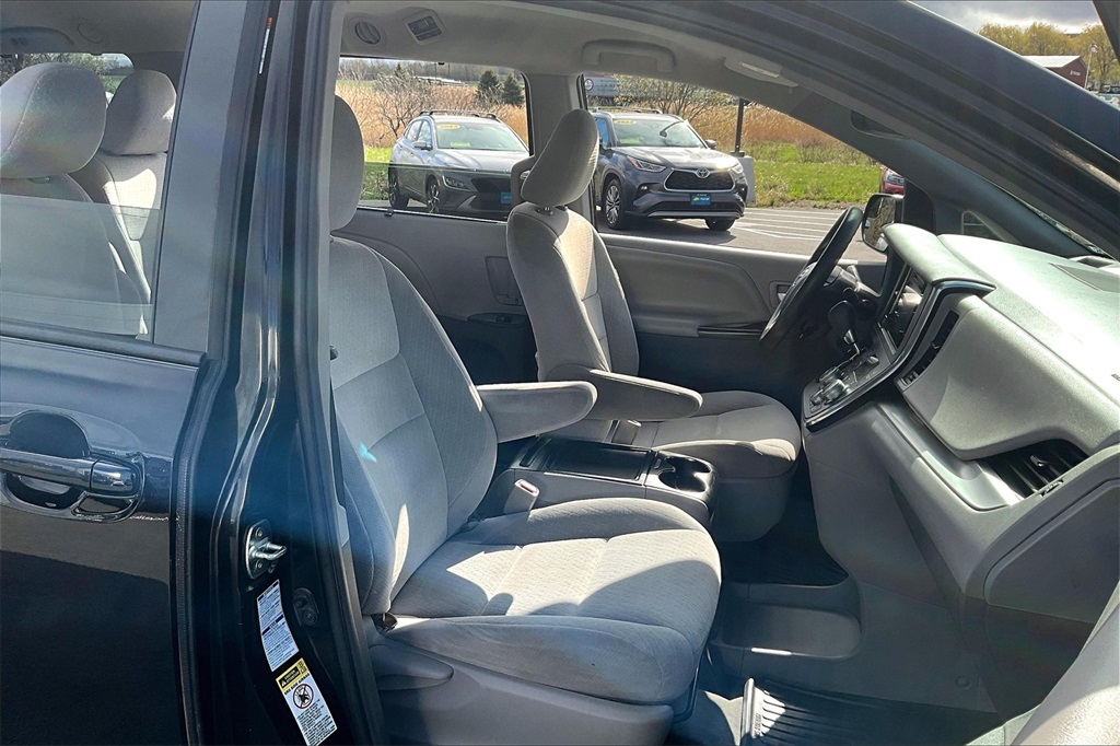 2015 Toyota Sienna LE - Photo 11