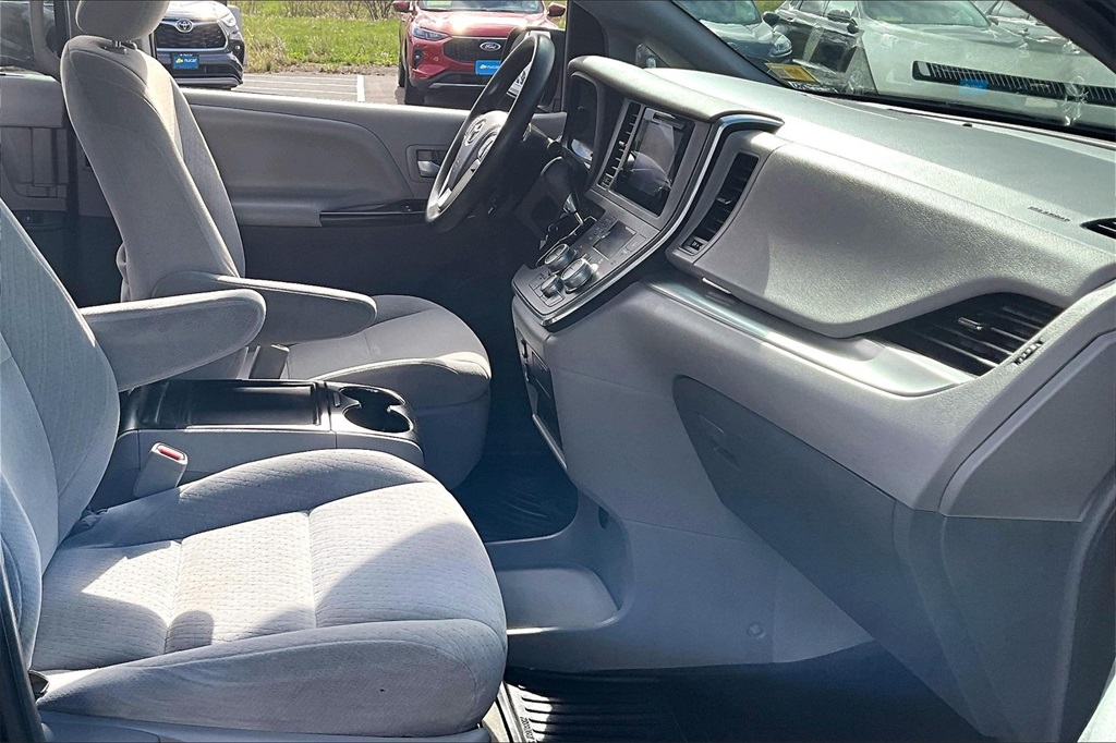 2015 Toyota Sienna LE - Photo 14