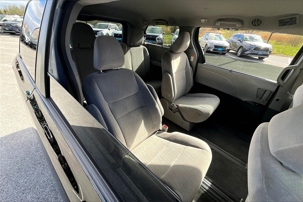 2015 Toyota Sienna LE - Photo 16