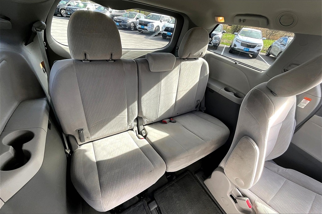 2015 Toyota Sienna LE - Photo 17
