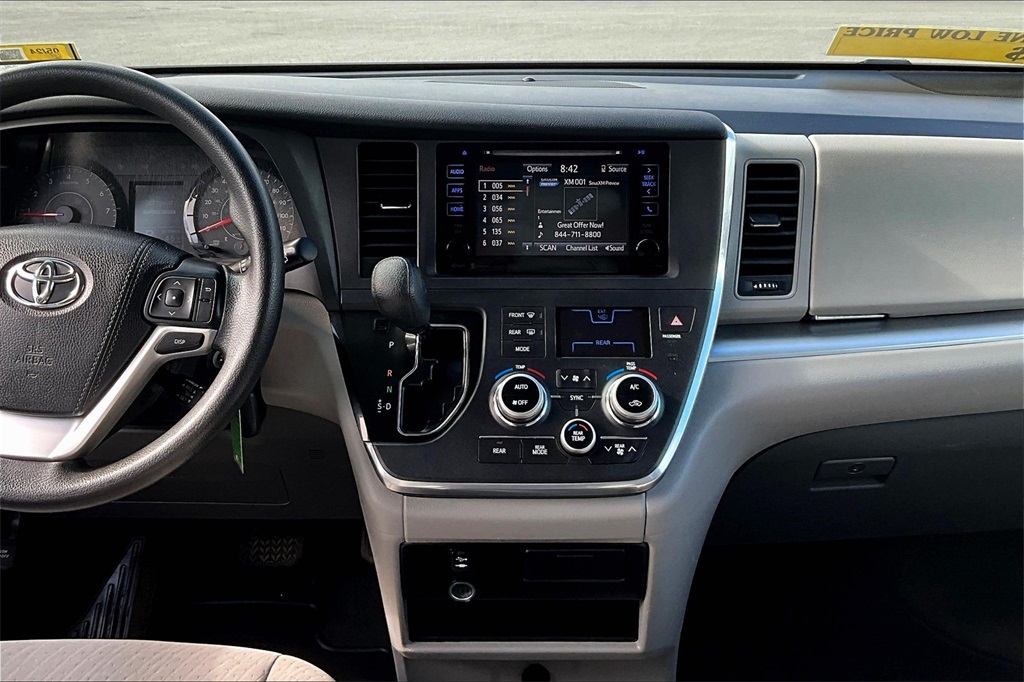2015 Toyota Sienna LE - Photo 19