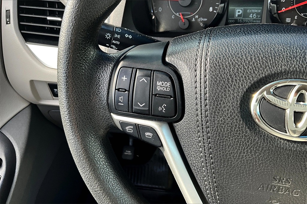 2015 Toyota Sienna LE - Photo 24