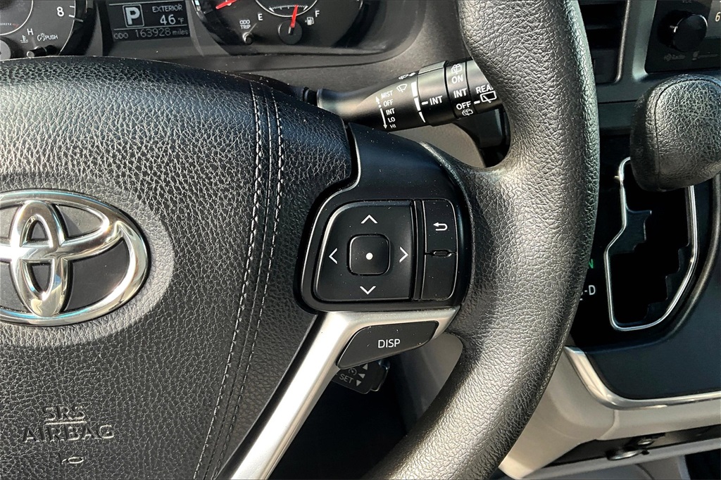2015 Toyota Sienna LE - Photo 25