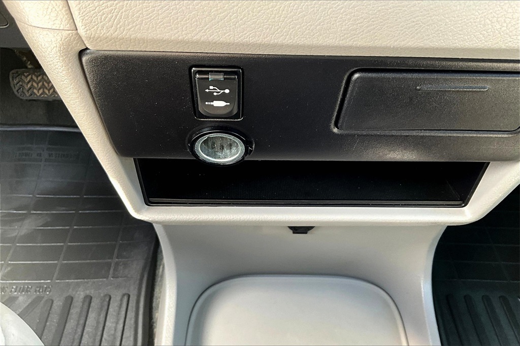 2015 Toyota Sienna LE - Photo 28