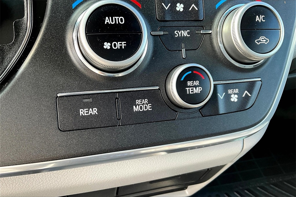 2015 Toyota Sienna LE - Photo 29