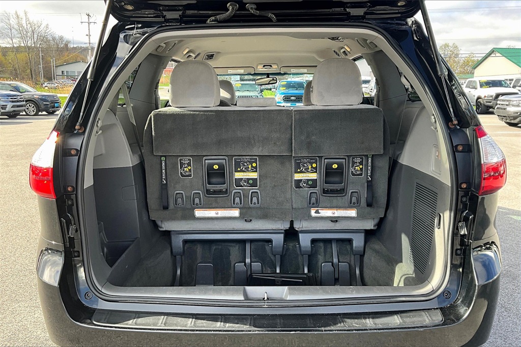 2015 Toyota Sienna LE - Photo 38