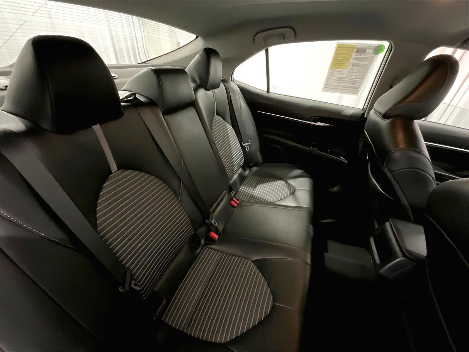 2018 Toyota Camry SE - Photo 16