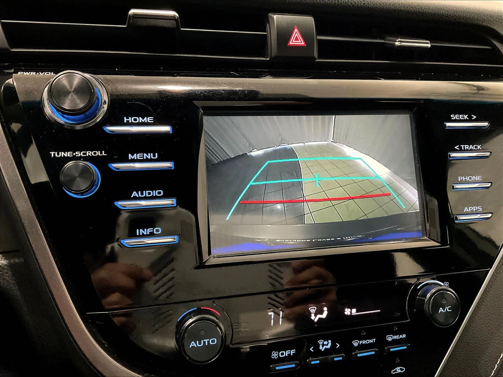 2018 Toyota Camry SE - Photo 19