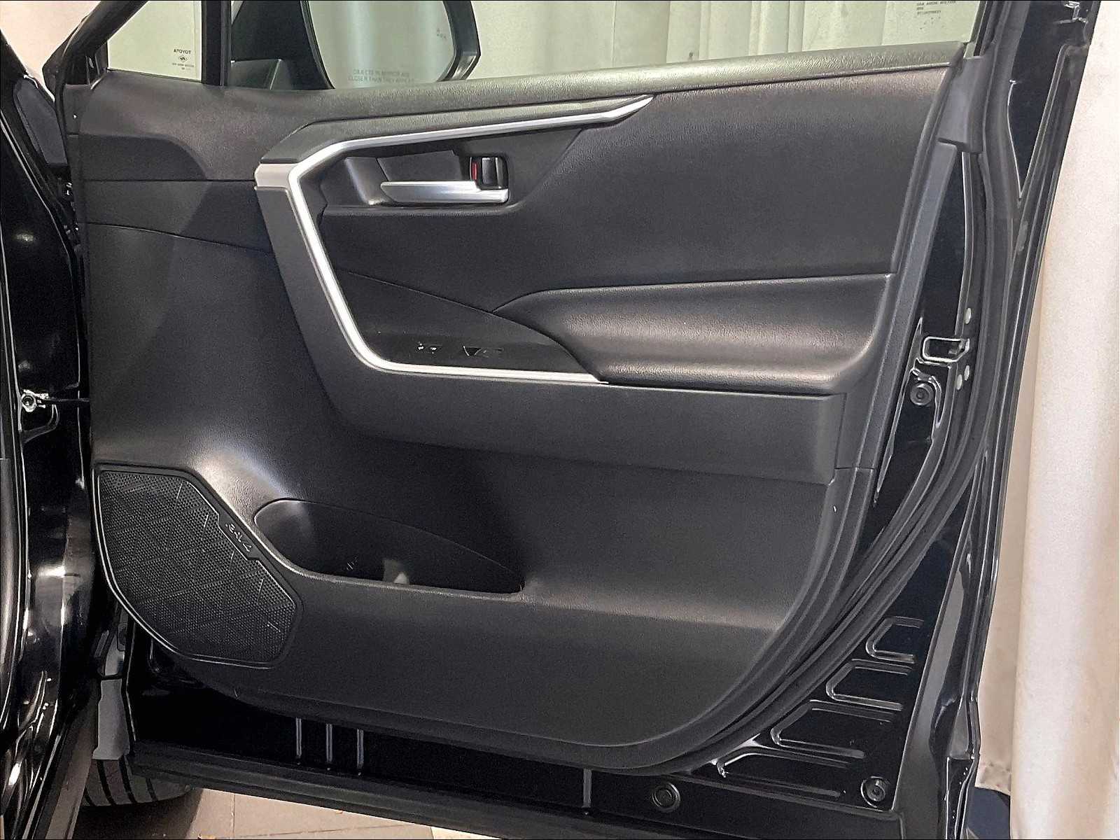 2023 Toyota RAV4 XLE - Photo 12