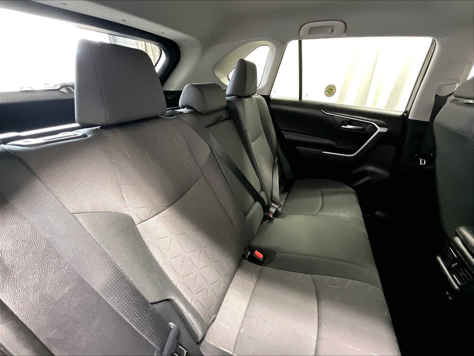 2023 Toyota RAV4 XLE - Photo 16