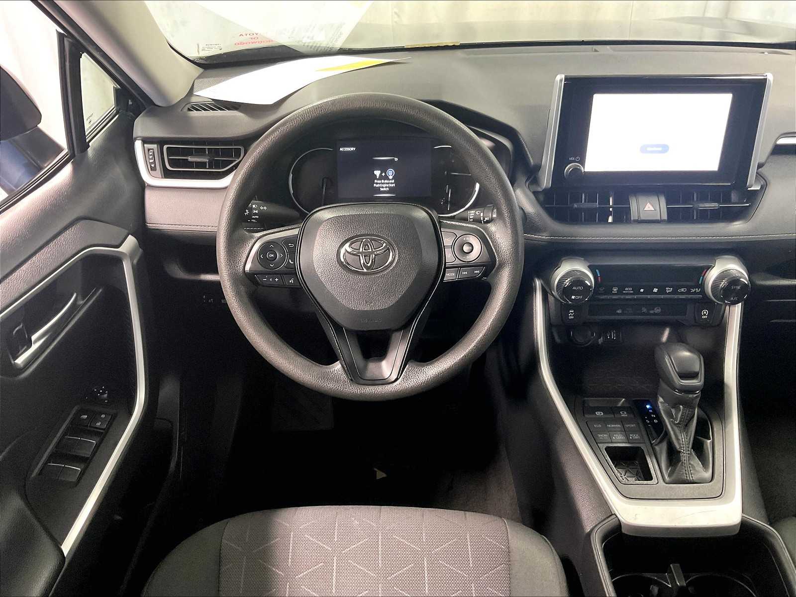 2023 Toyota RAV4 XLE - Photo 17
