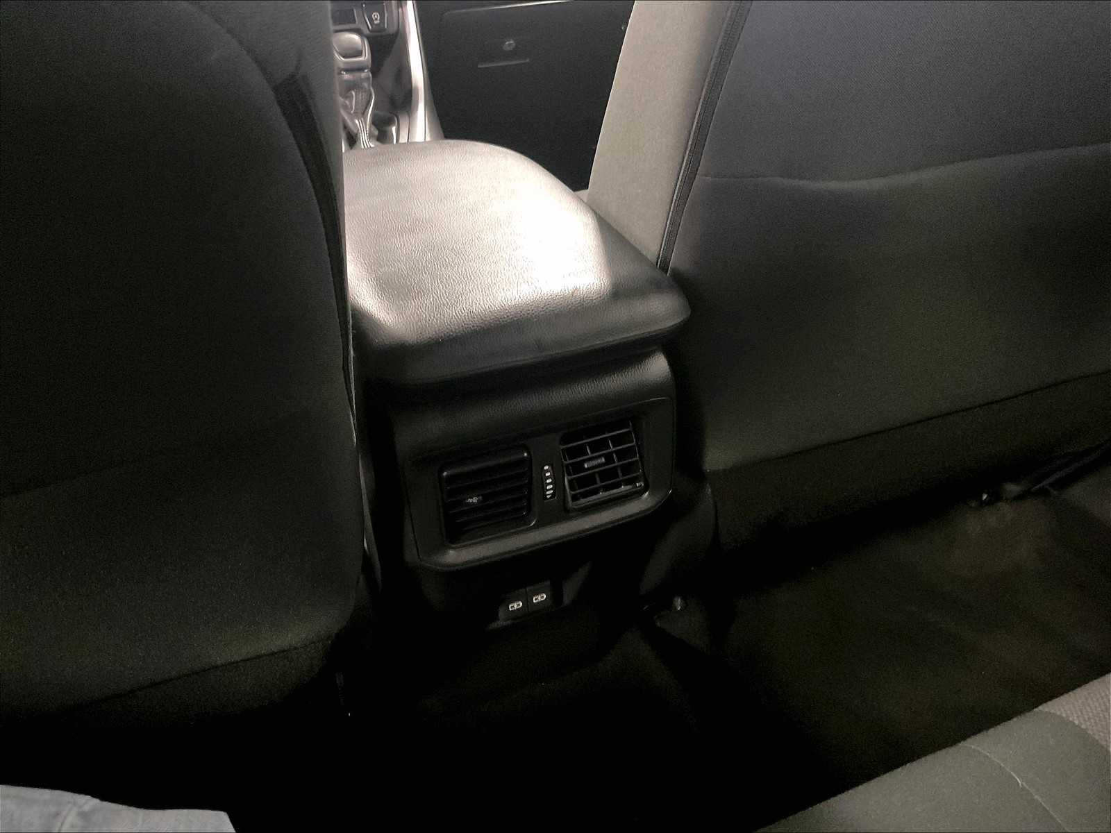 2023 Toyota RAV4 XLE - Photo 27