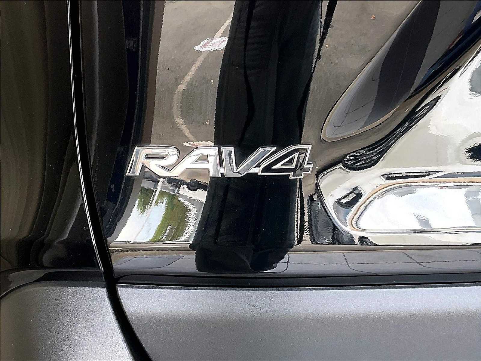 2023 Toyota RAV4 XLE - Photo 28