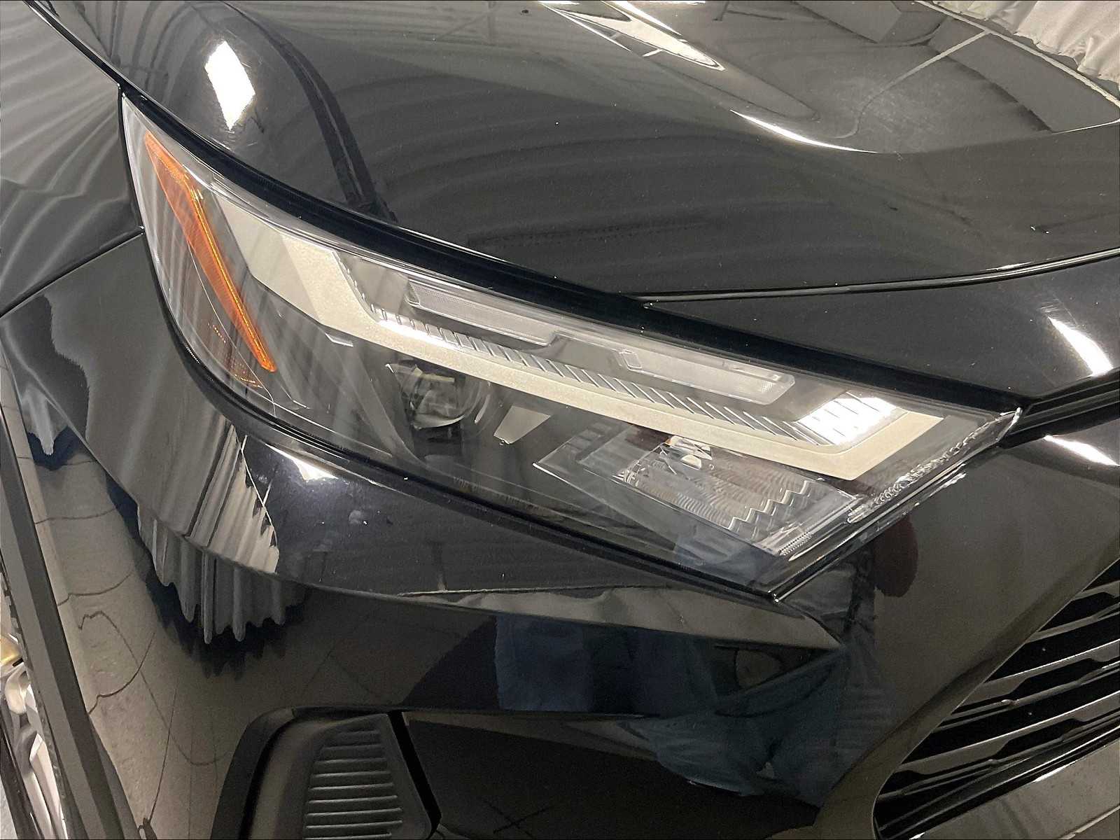 2023 Toyota RAV4 XLE - Photo 32