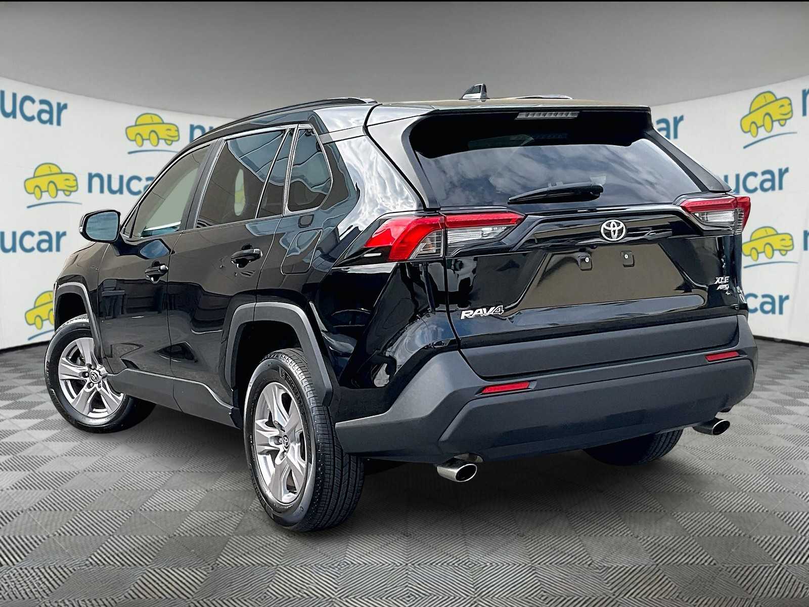 2023 Toyota RAV4 XLE - Photo 4
