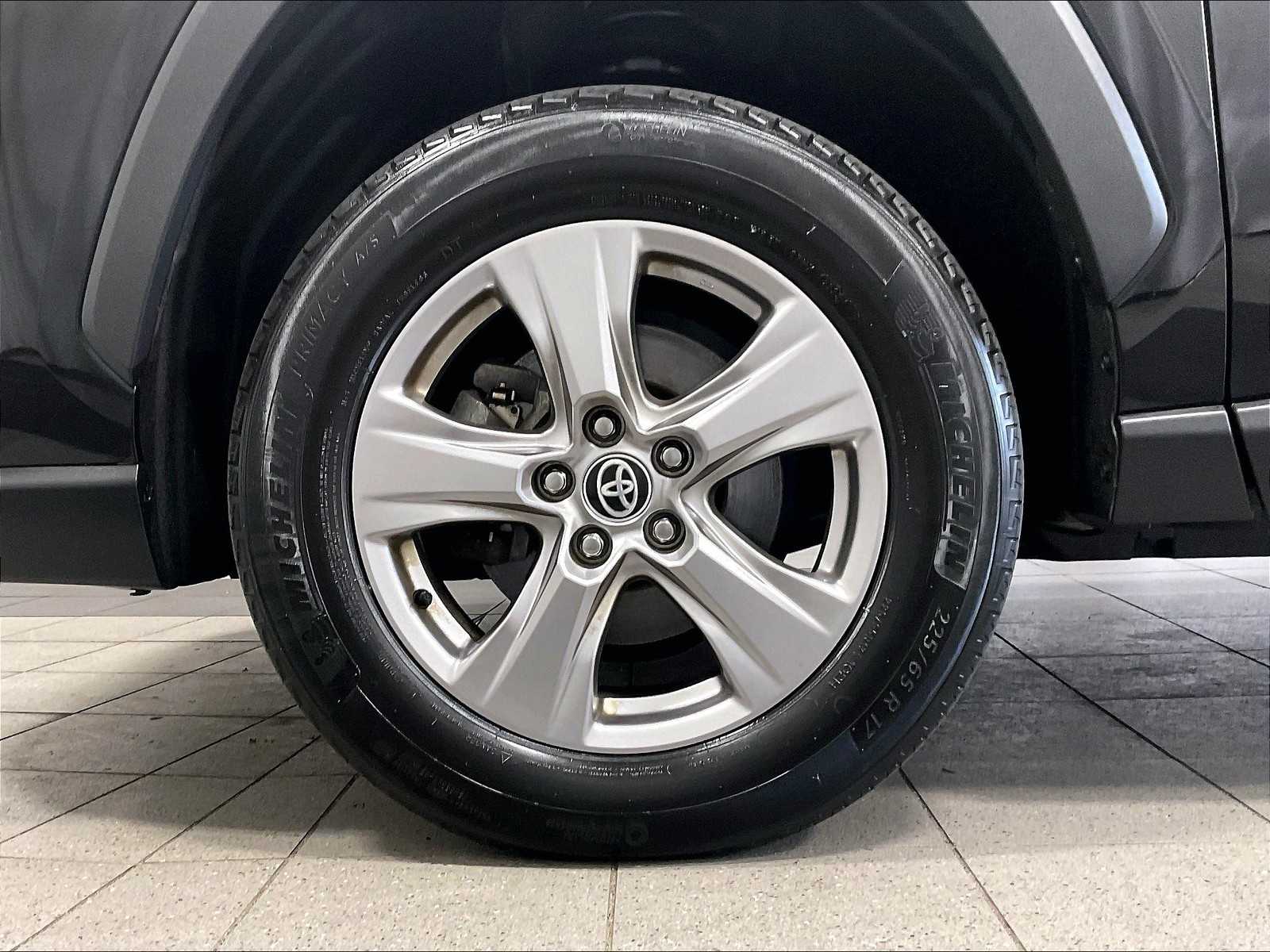 2023 Toyota RAV4 XLE - Photo 7