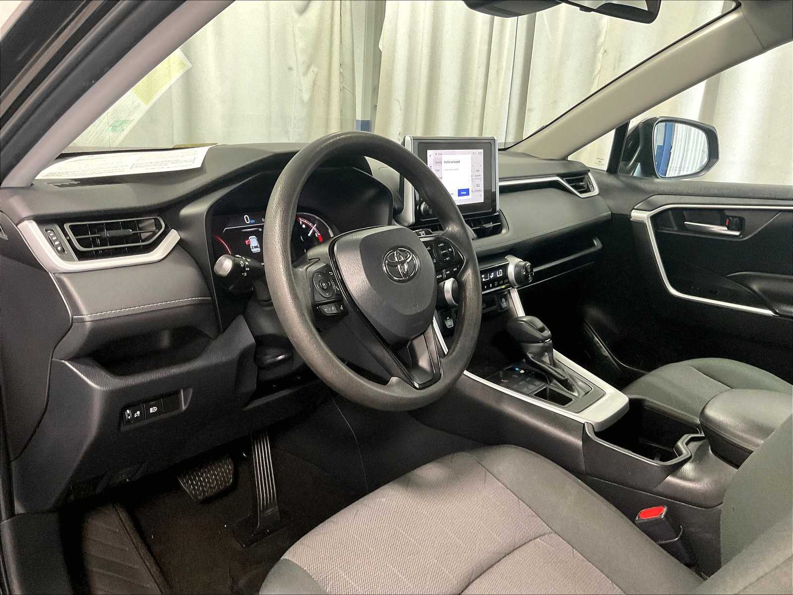 2023 Toyota RAV4 XLE - Photo 8