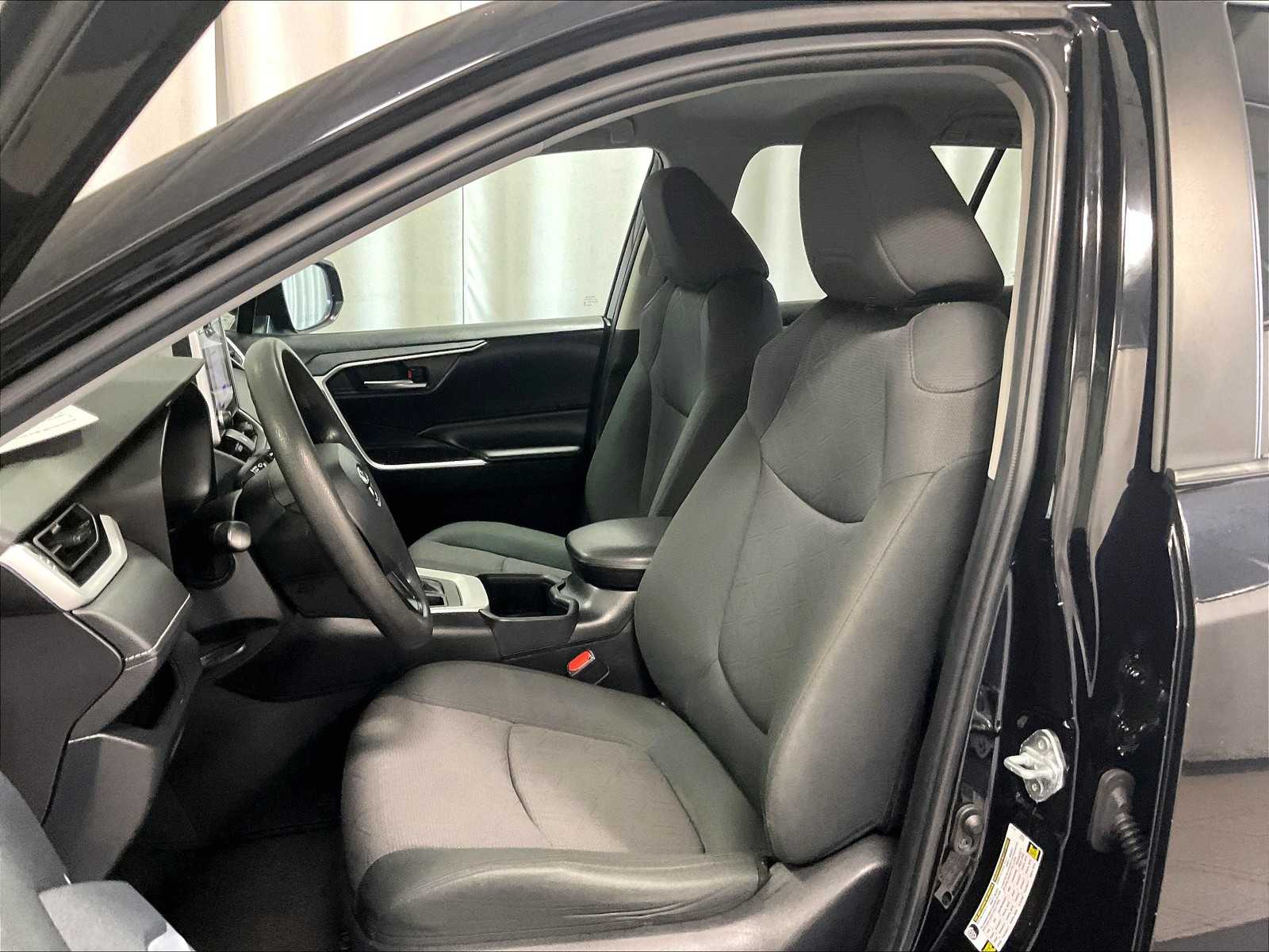 2023 Toyota RAV4 XLE - Photo 10