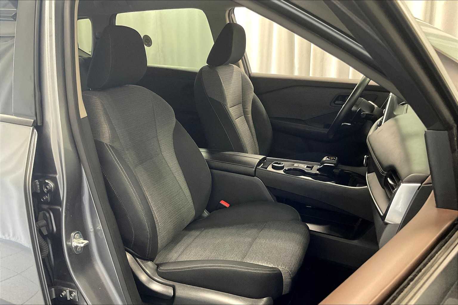 2022 Nissan Rogue S - Photo 11