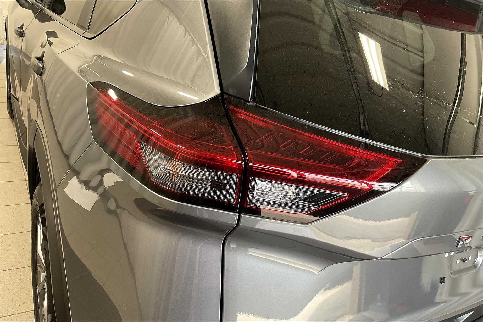 2022 Nissan Rogue S - Photo 33
