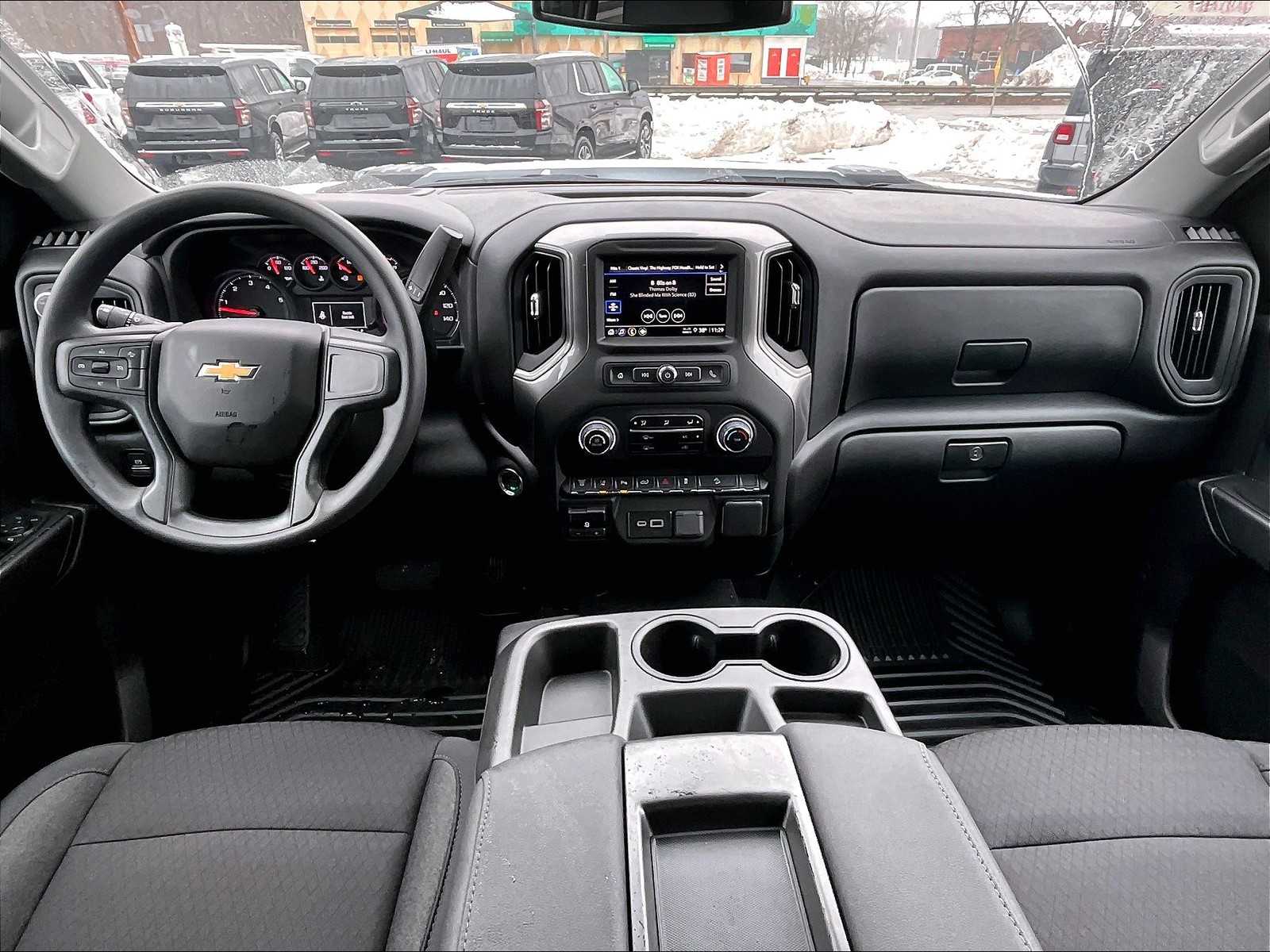 2025 Chevrolet Silverado 2500HD Custom photo 13