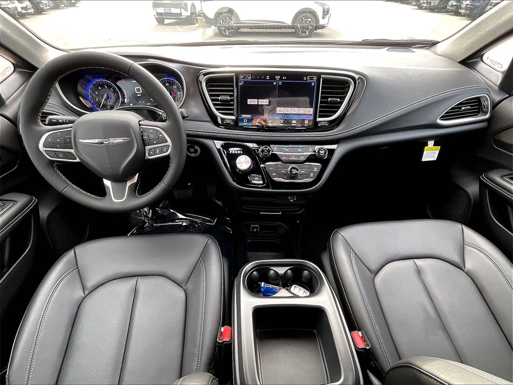 2026 Chrysler Pacifica Select - Photo 12