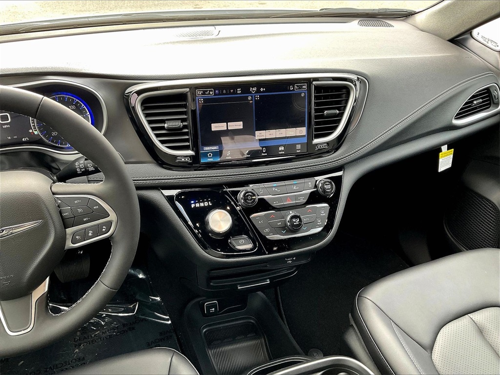 2026 Chrysler Pacifica Select - Photo 13