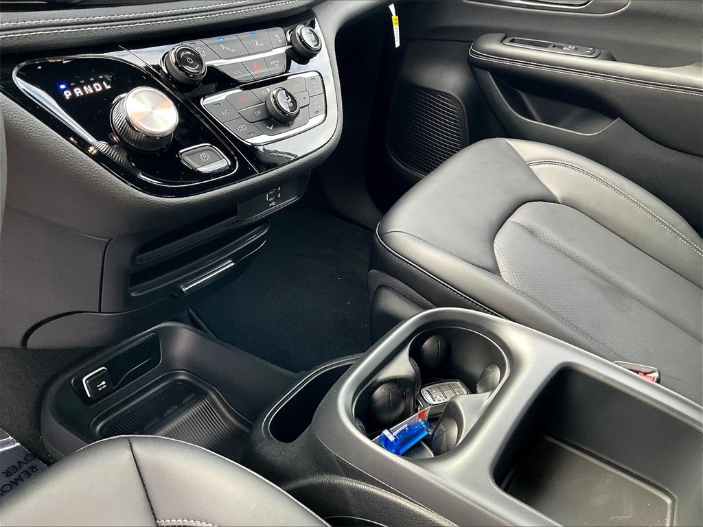 2026 Chrysler Pacifica Select - Photo 14