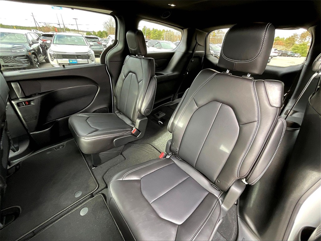 2026 Chrysler Pacifica Select - Photo 15