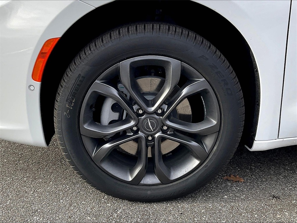 2026 Chrysler Pacifica Select - Photo 8