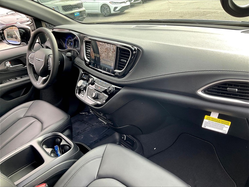 2026 Chrysler Pacifica Select - Photo 10