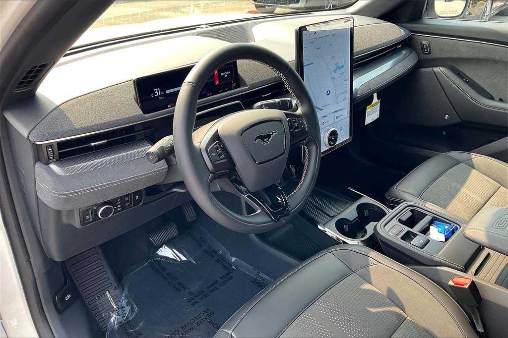 2025 Ford Mustang Mach-E GT - Photo 9