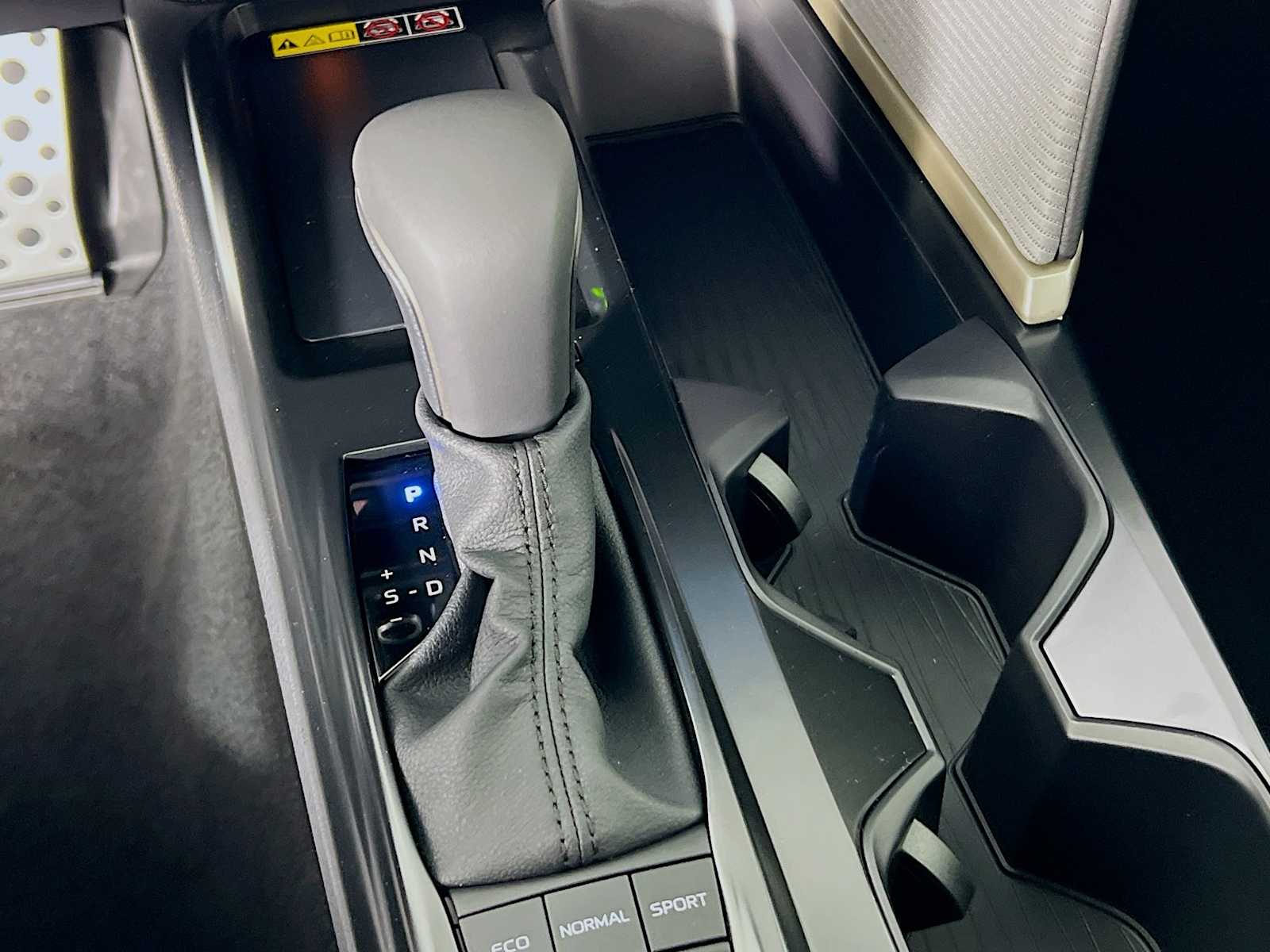 2025 Toyota Camry SE - Photo 11