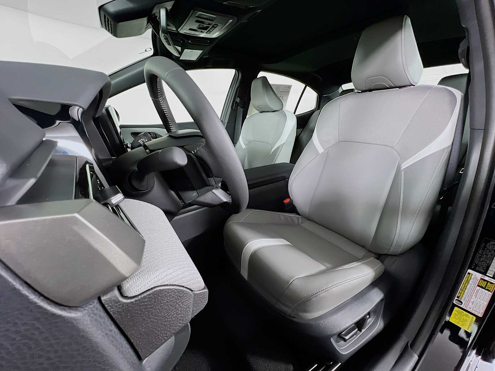2025 Toyota Camry SE - Photo 12