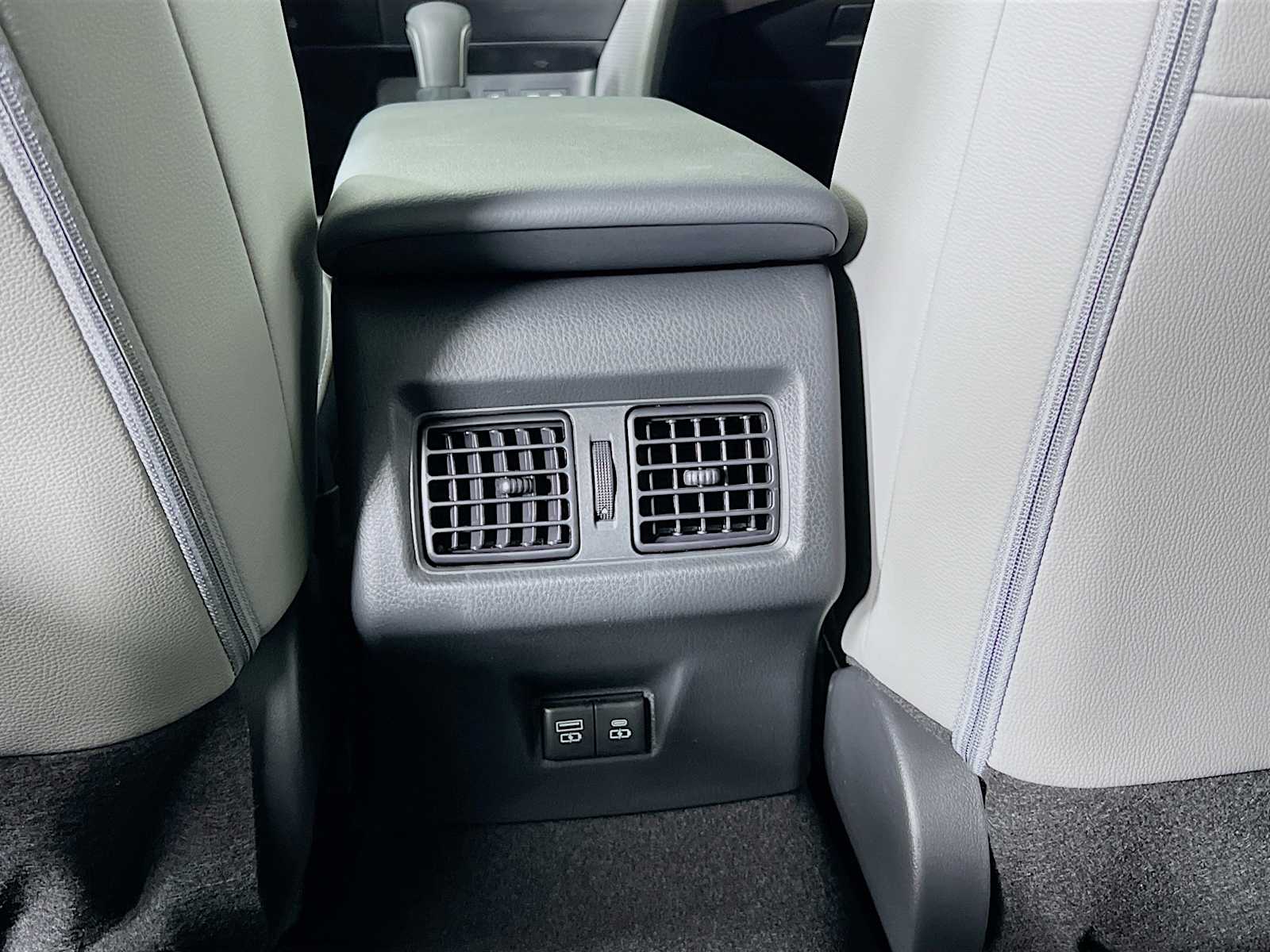 2025 Toyota Camry SE - Photo 14