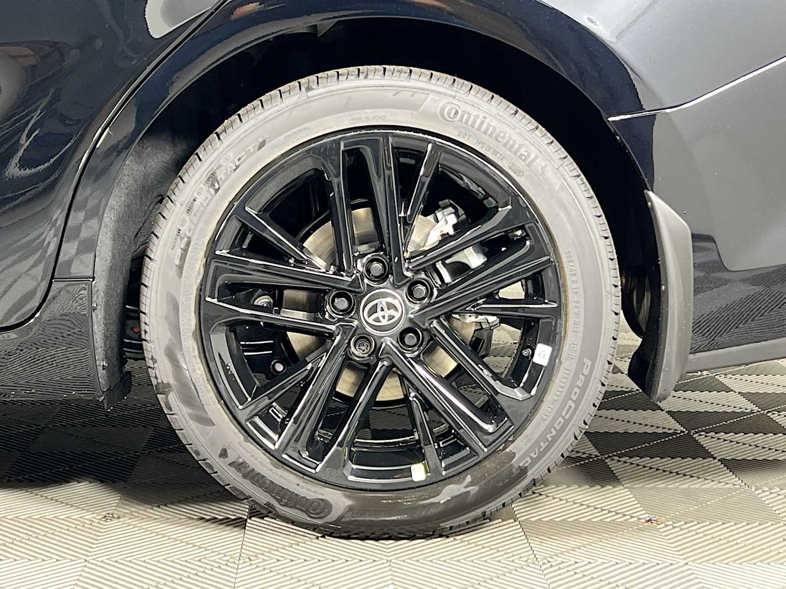 2025 Toyota Camry SE - Photo 19