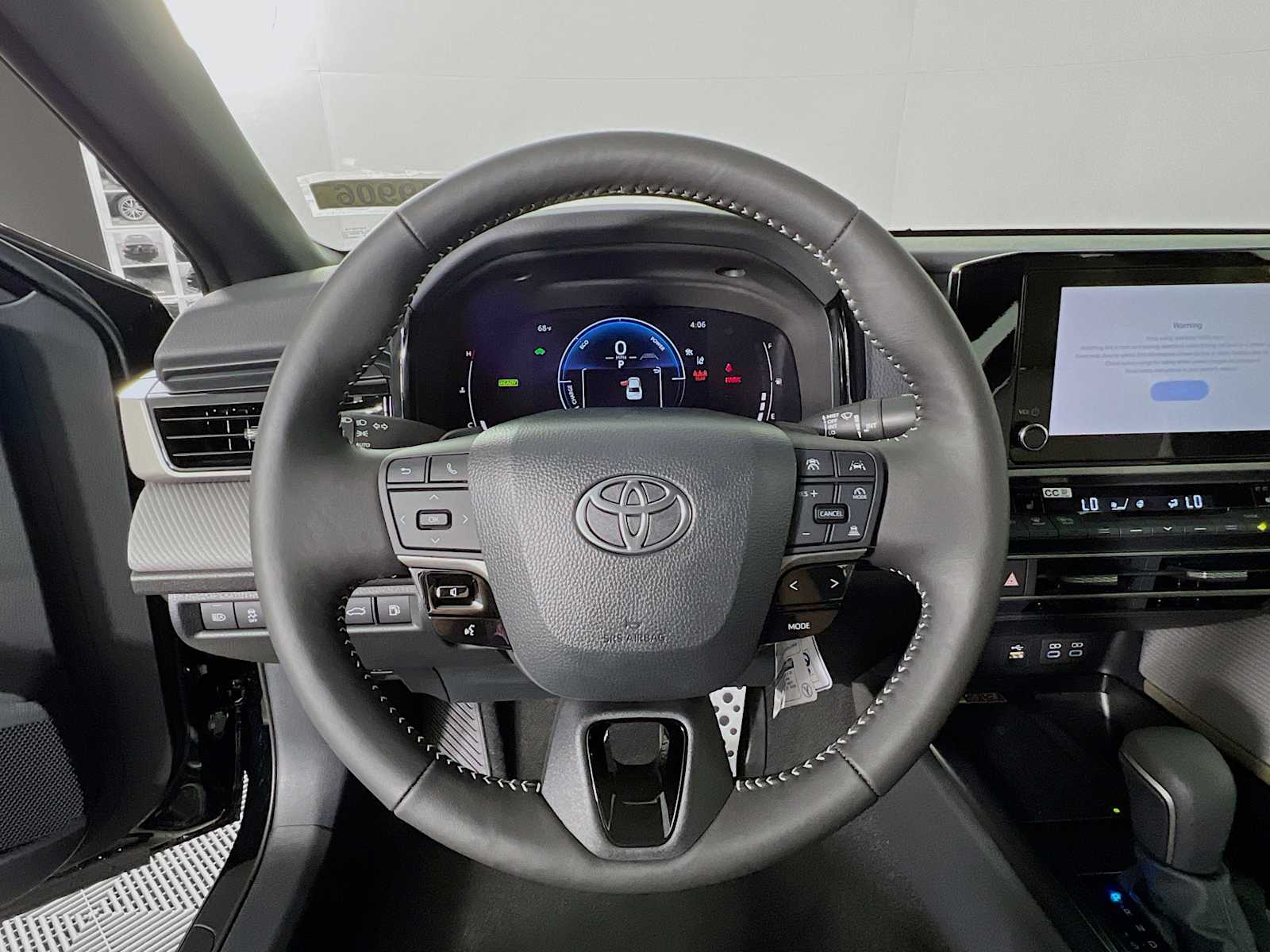 2025 Toyota Camry SE - Photo 7