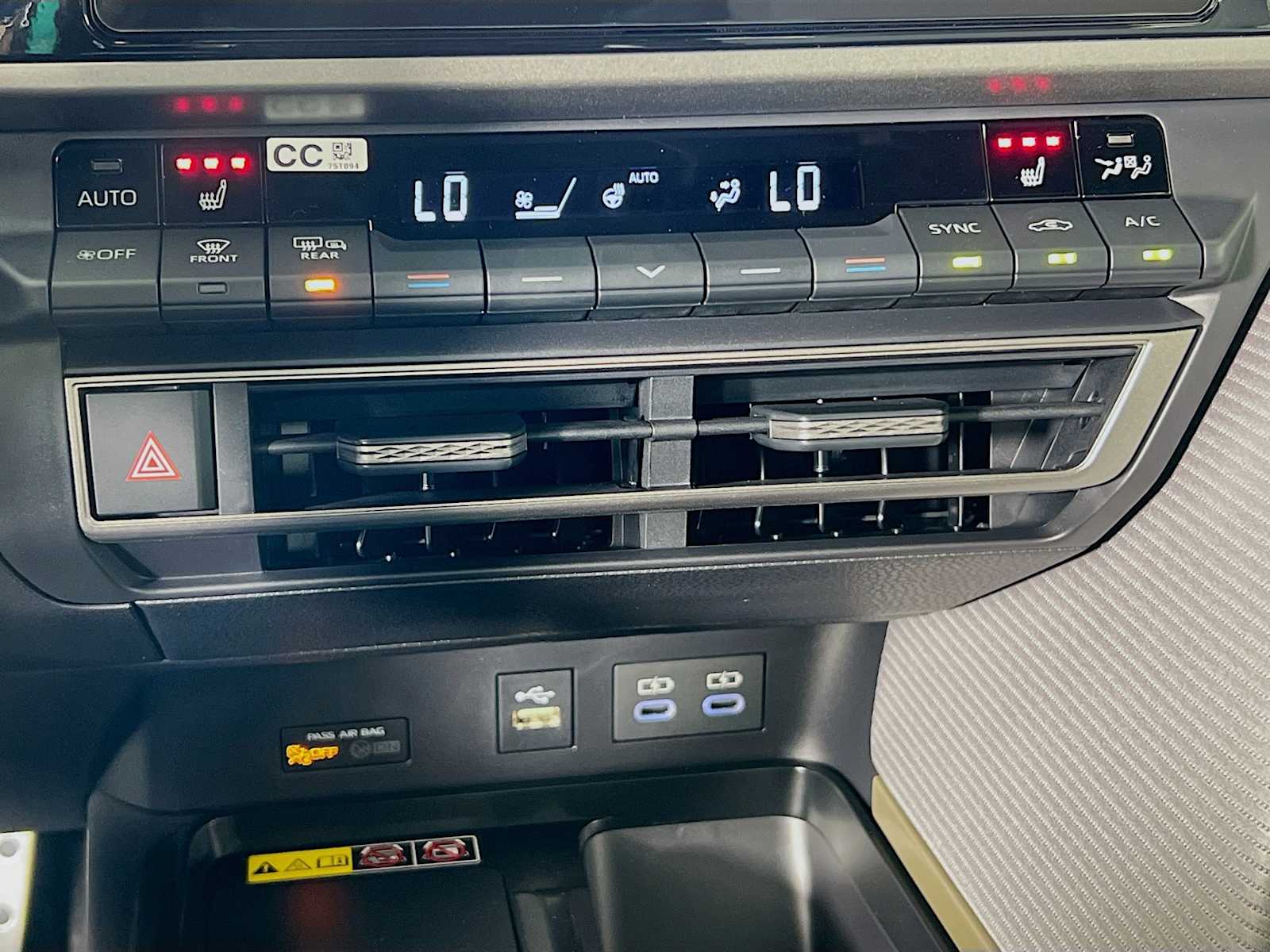 2025 Toyota Camry SE - Photo 10