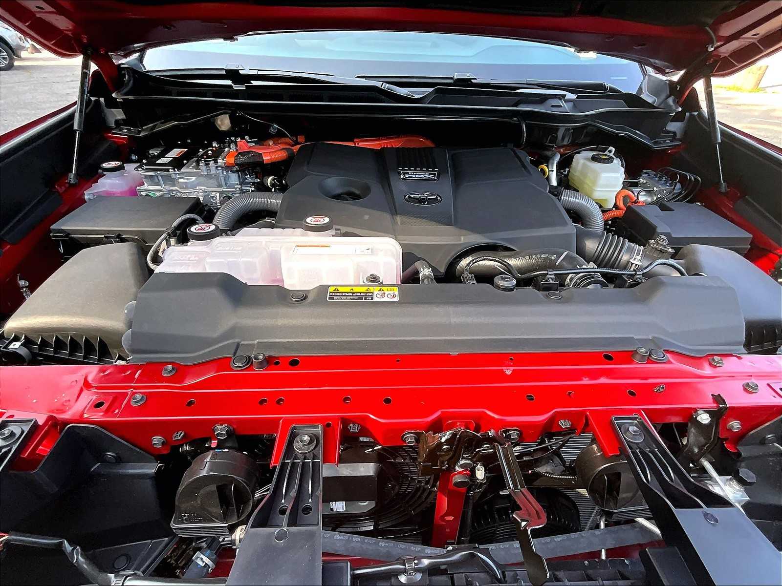 2025 Toyota Tundra Platinum Hybrid - Photo 16