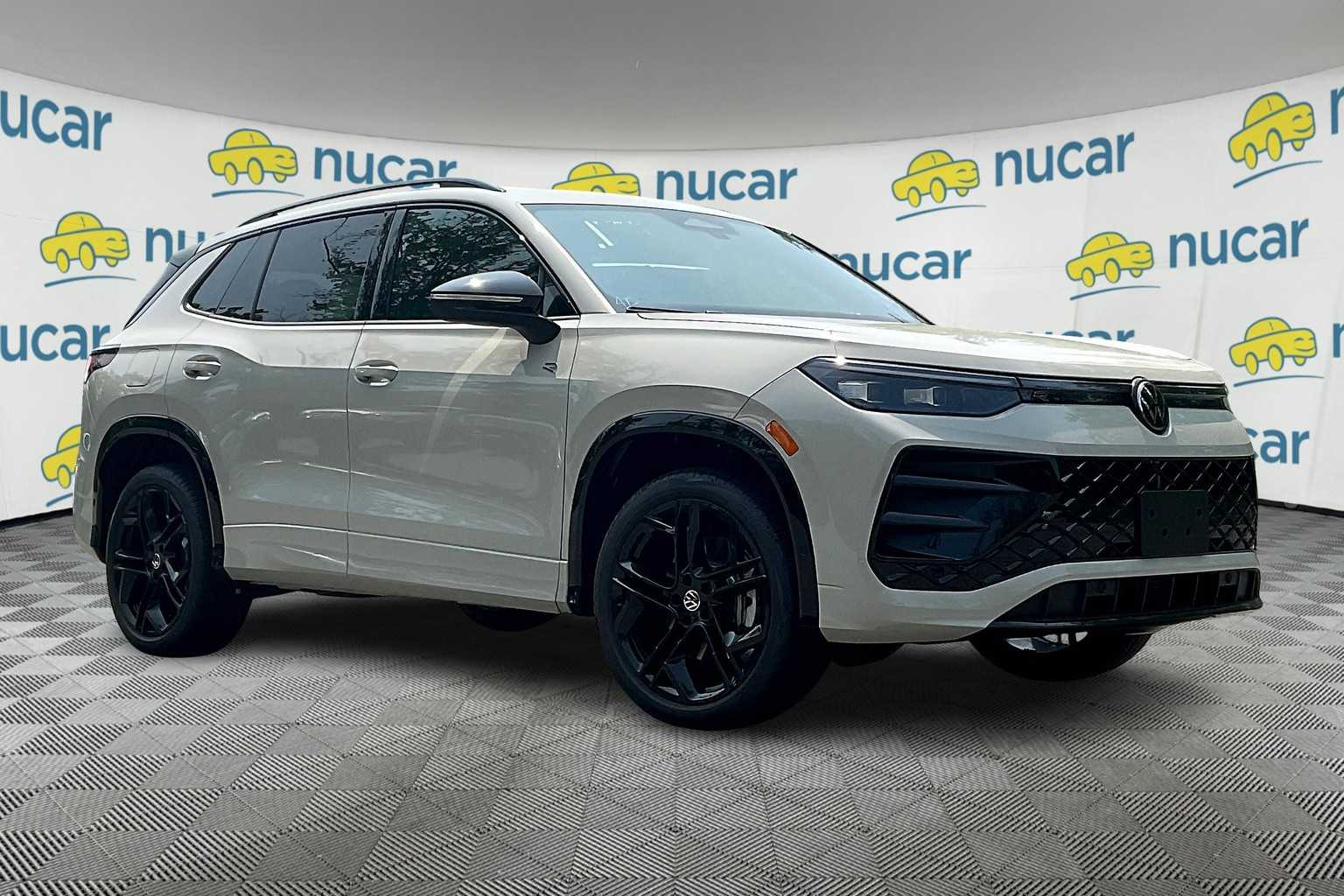 2025 Volkswagen Tiguan SE R-Line Black