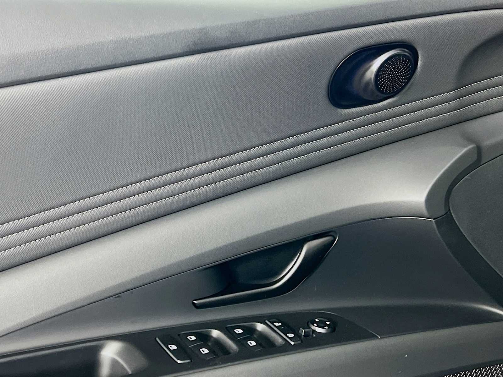 2025 Hyundai Elantra SEL Sport - Photo 15