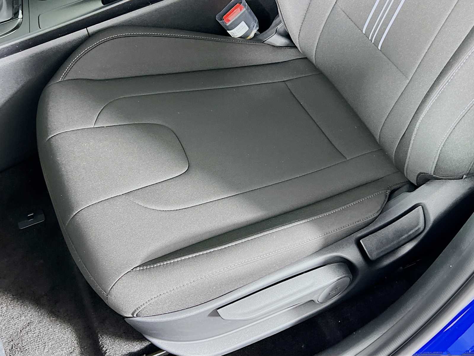 2025 Hyundai Elantra SEL Sport - Photo 16