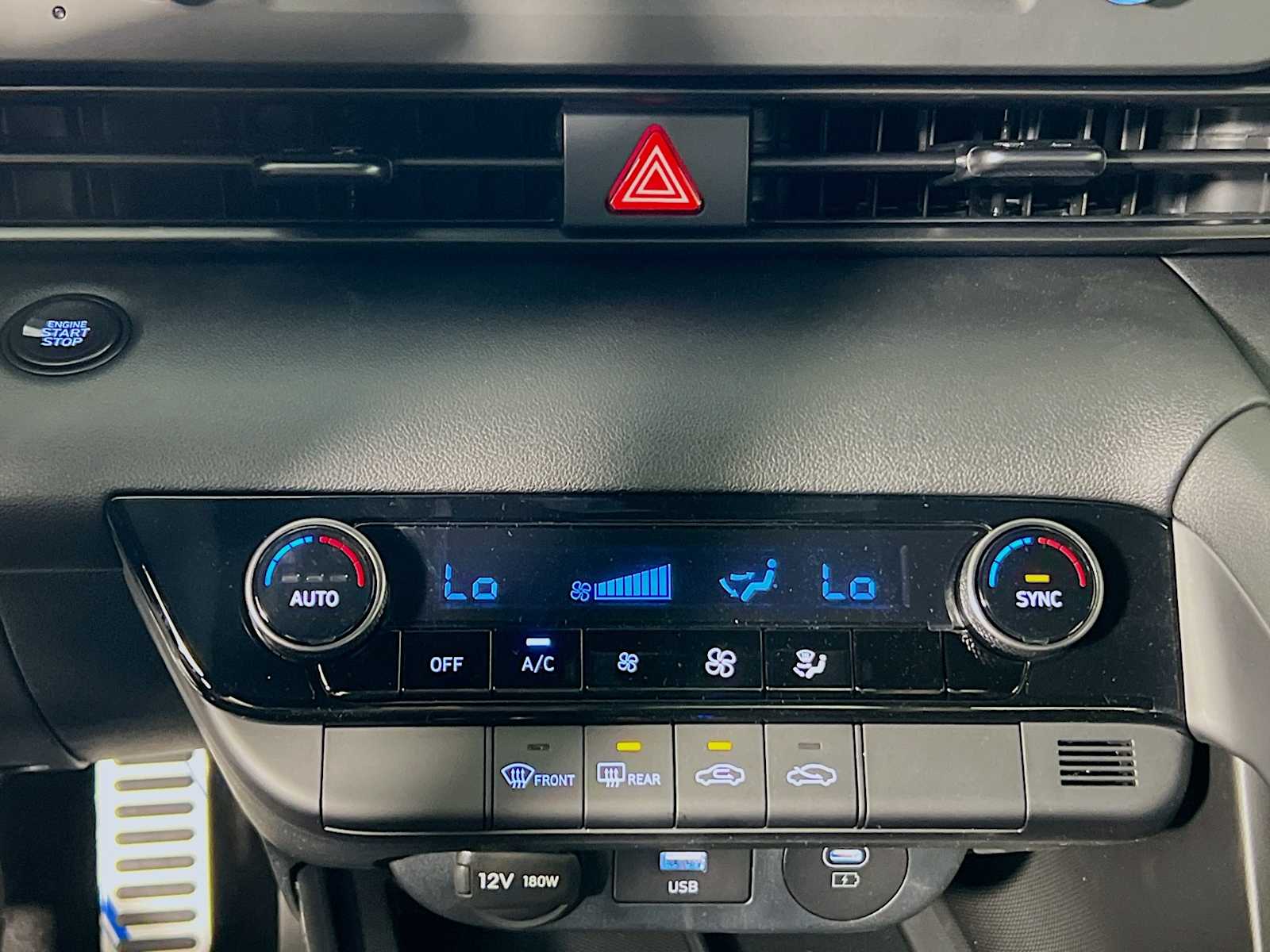 2025 Hyundai Elantra SEL Sport - Photo 10