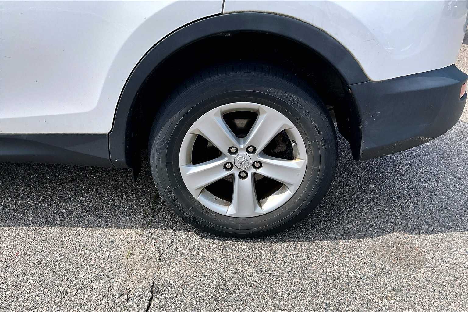 2014 Toyota RAV4 XLE - Photo 4