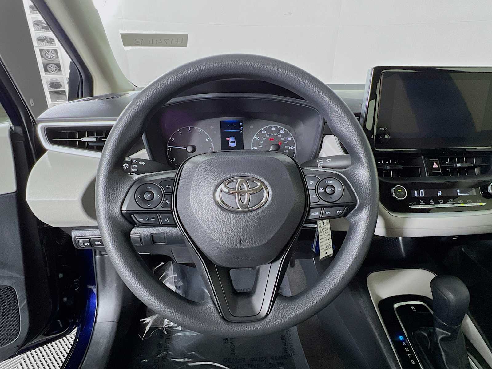2023 Toyota Corolla LE - Photo 11