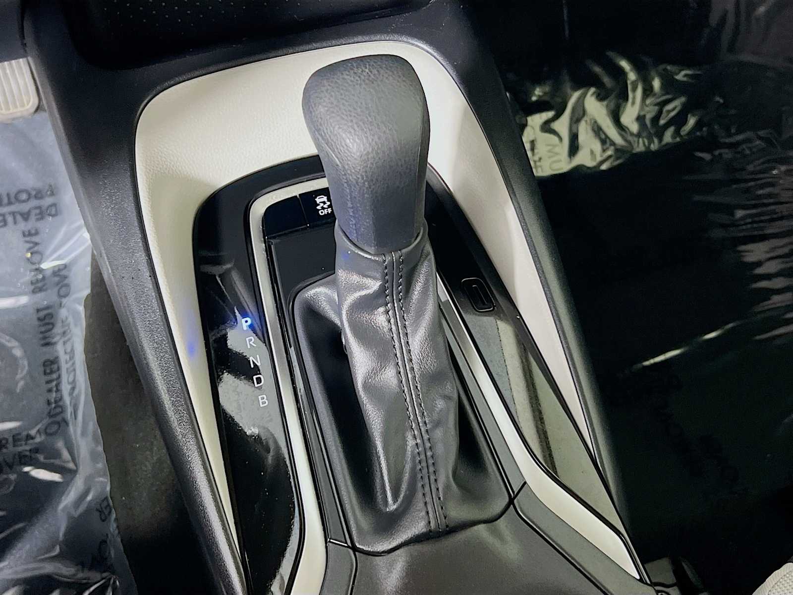 2023 Toyota Corolla LE - Photo 16